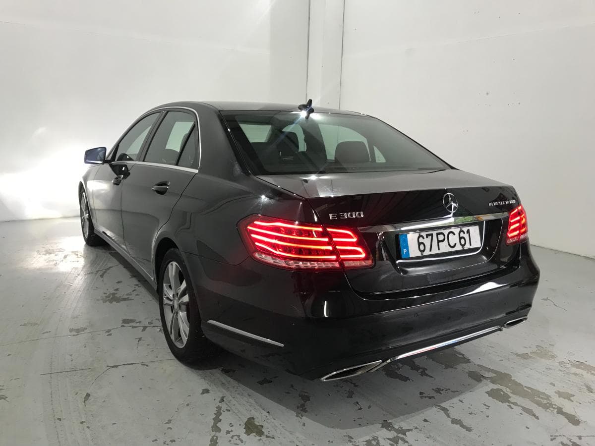 Mercedes-Benz E300 Blue Tec Híbrido 2.2 · Ano 2014 — image 9