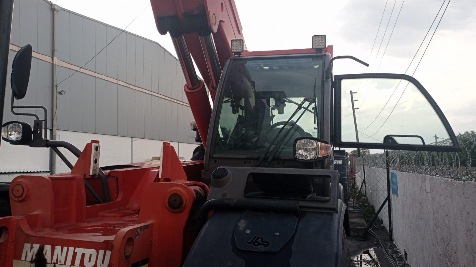 Empilhador Telescópico MANITOU MHT 10210 · — imagem 8