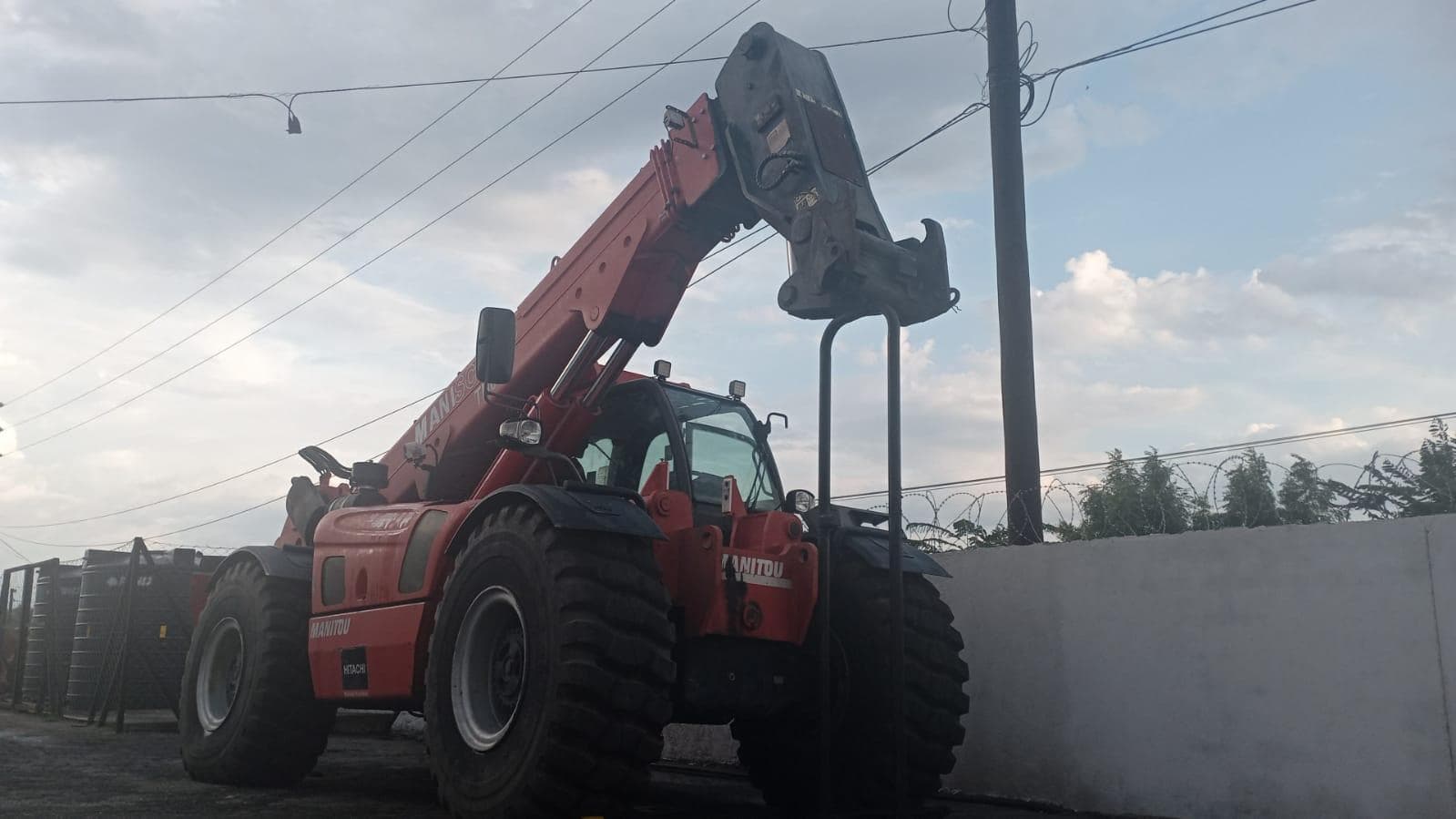 Empilhador Telescópico MANITOU MHT 10210 · — imagem 5