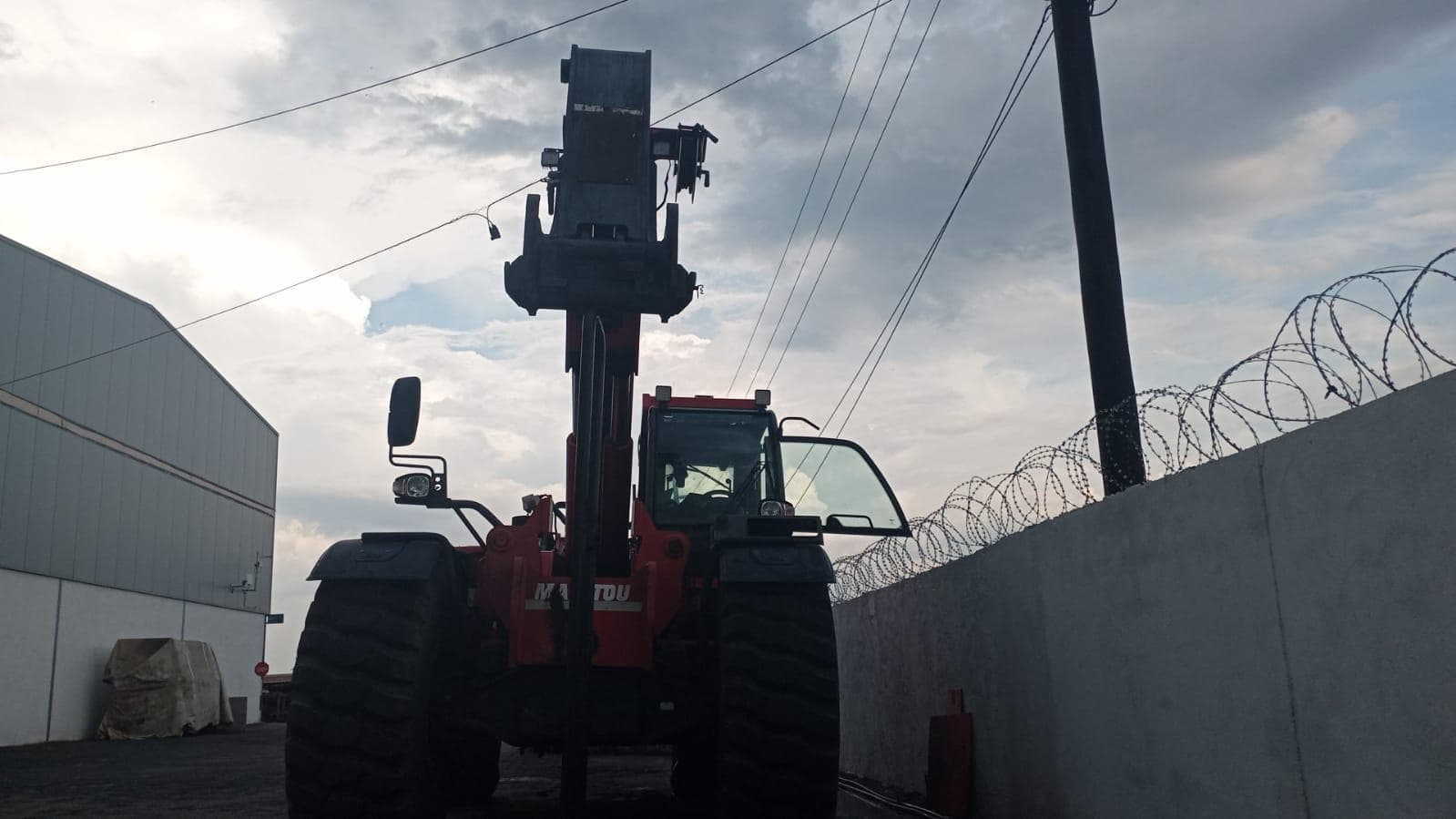 Empilhador Telescópico MANITOU MHT 10210 · — imagem 6