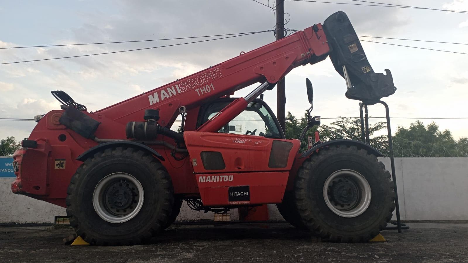 Empilhador Telescópico MANITOU MHT 10210 · — imagem 1