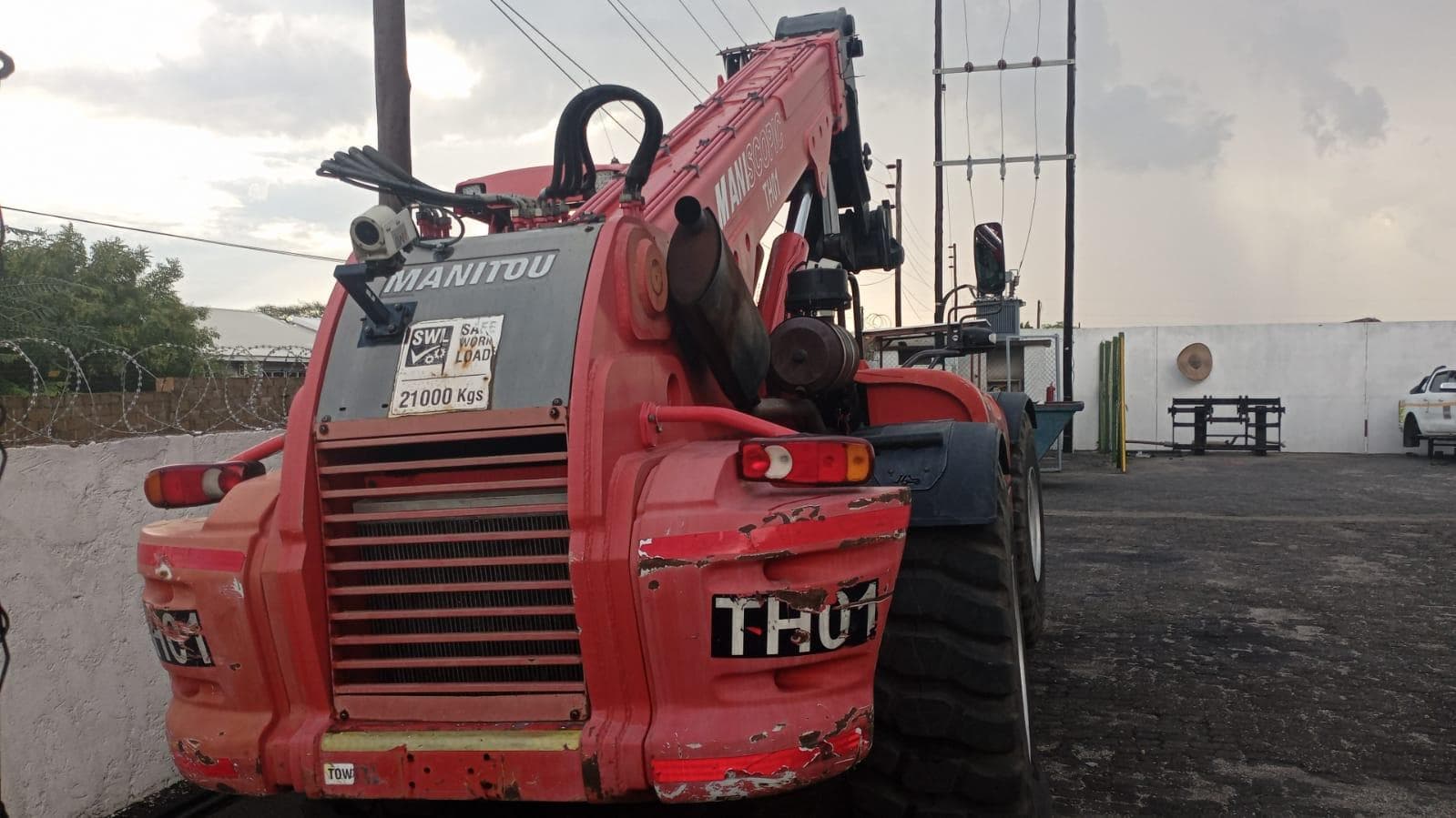 Empilhador Telescópico MANITOU MHT 10210 · — imagem 4