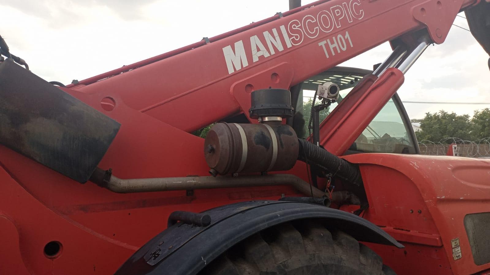 Empilhador Telescópico MANITOU MHT 10210 · — imagem 28