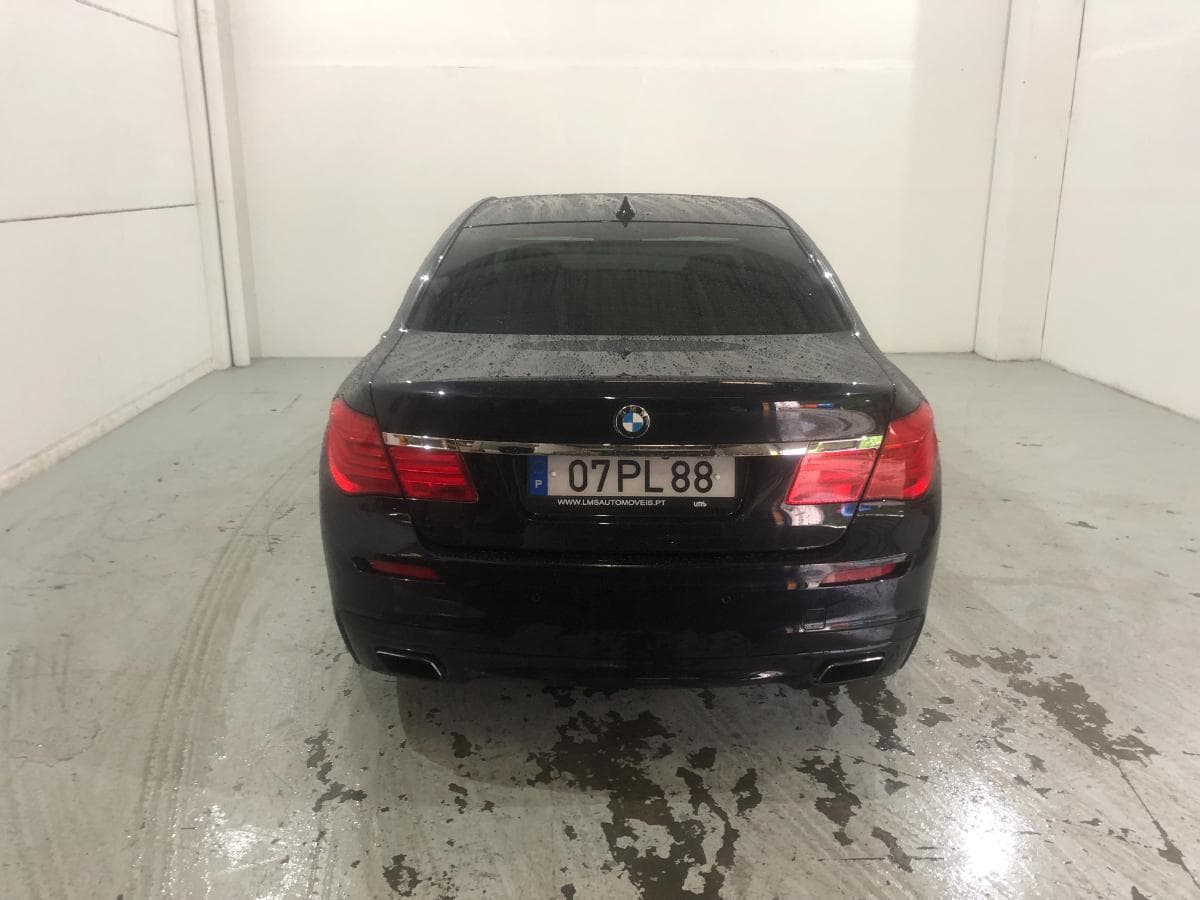 BMW 740 D · Ano 2011 — imagem 8