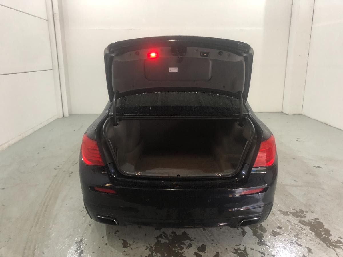 BMW 740 D · Ano 2011 — imagem 10