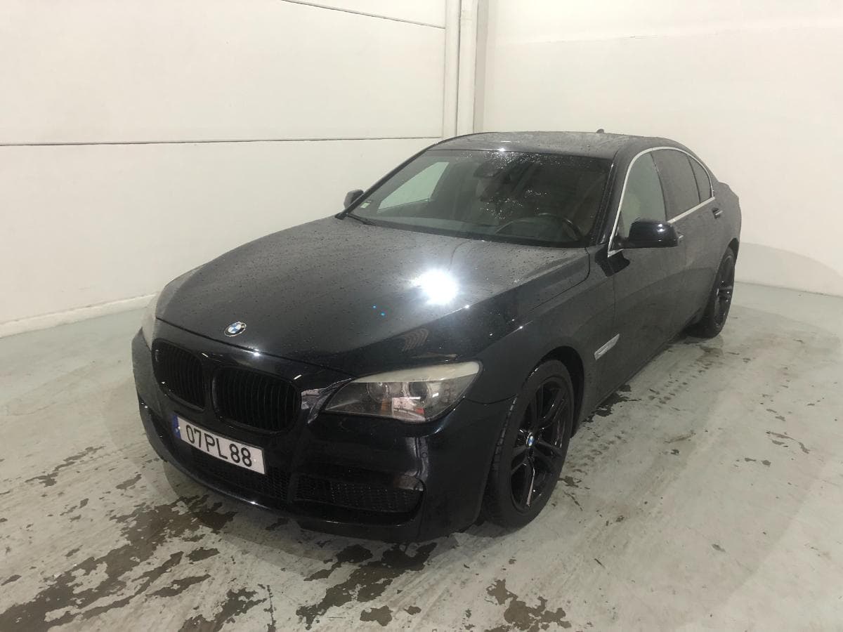 BMW 740 D · Ano 2011 — imagem 2