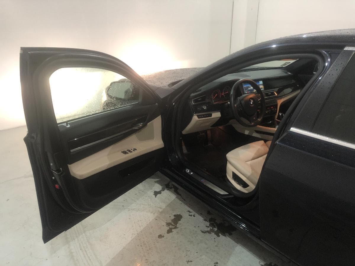 BMW 740 D · Ano 2011 — imagem 17