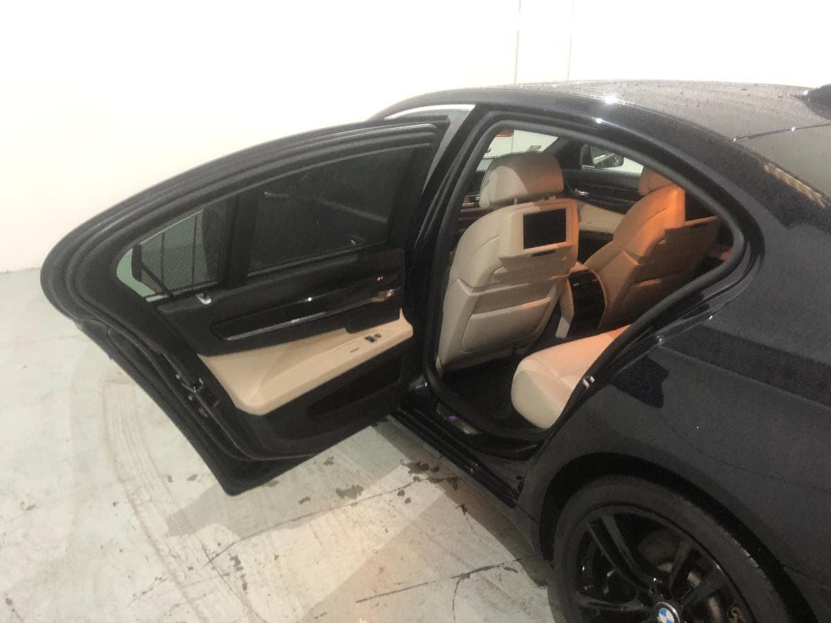BMW 740 D · Ano 2011 — imagem 18