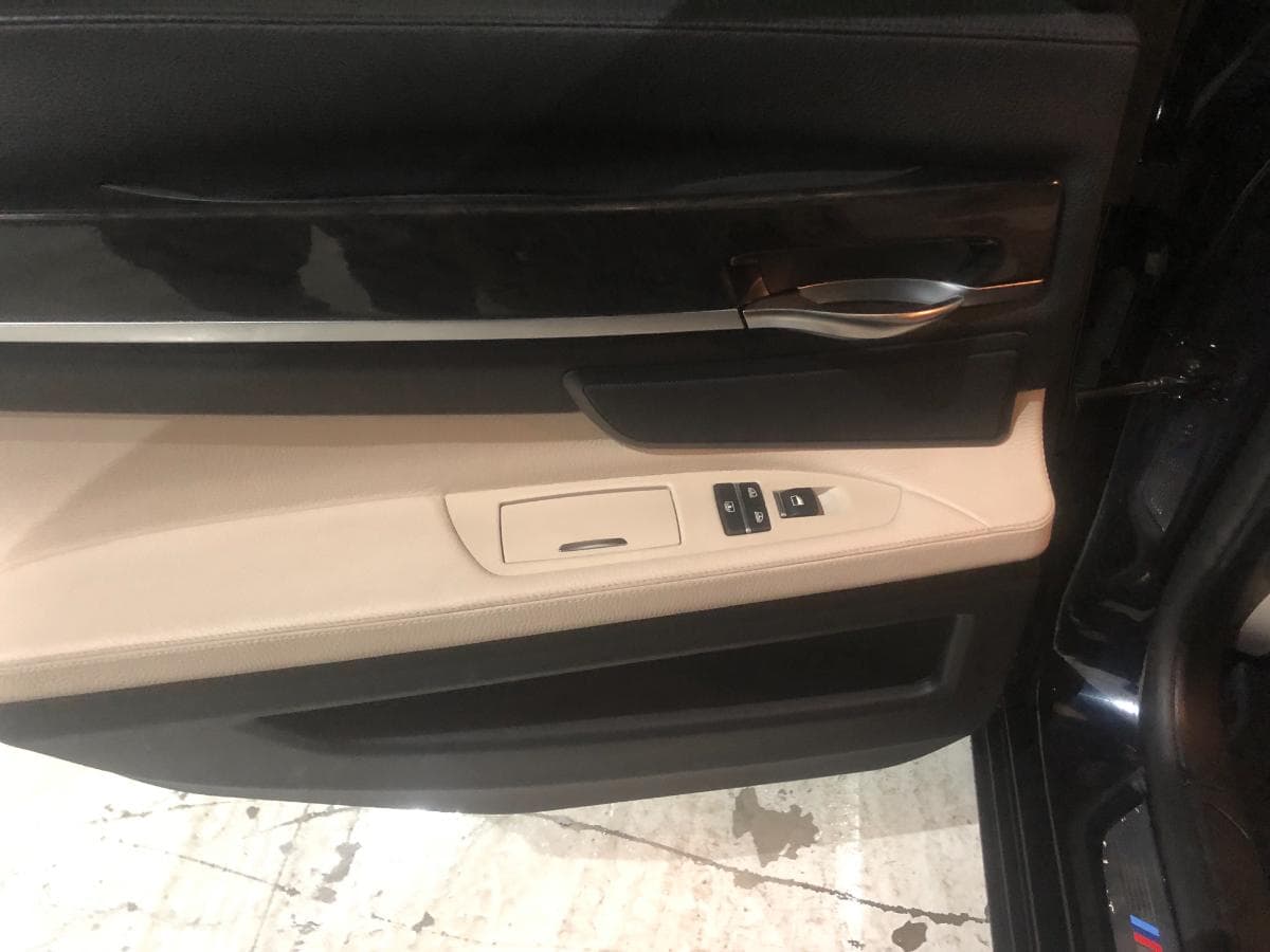 BMW 740 D · Ano 2011 — imagem 21