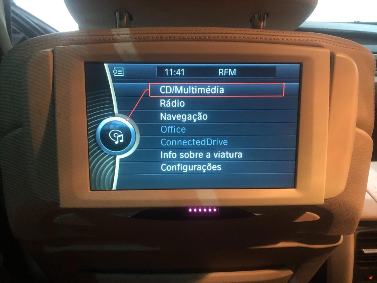 BMW 740 D · Ano 2011 — imagem 22