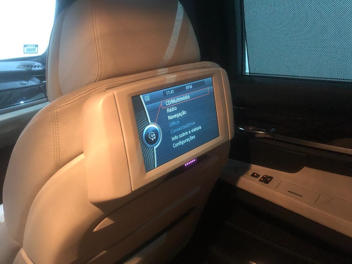 BMW 740 D · Ano 2011 — imagem 23