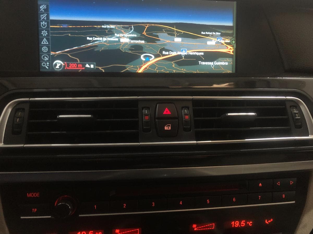 BMW 740 D · Ano 2011 — imagem 31