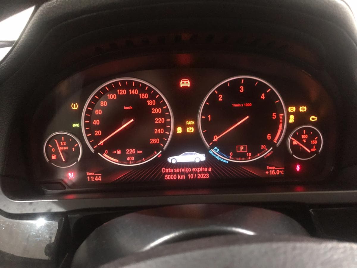 BMW 740 D · Ano 2011 — imagem 35