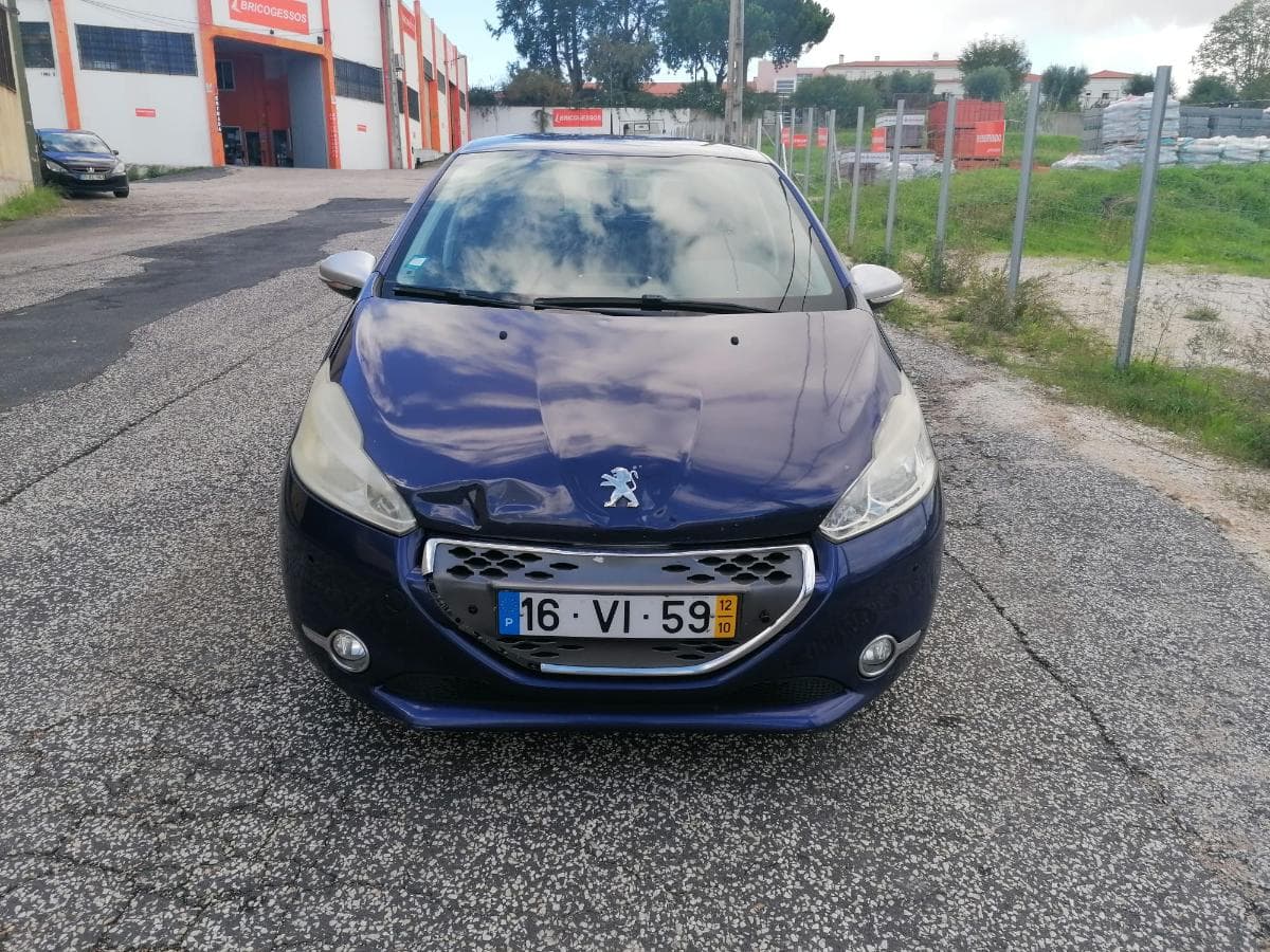 Peugeot 208 1.4HDI · Ano 2012 — imagen 1