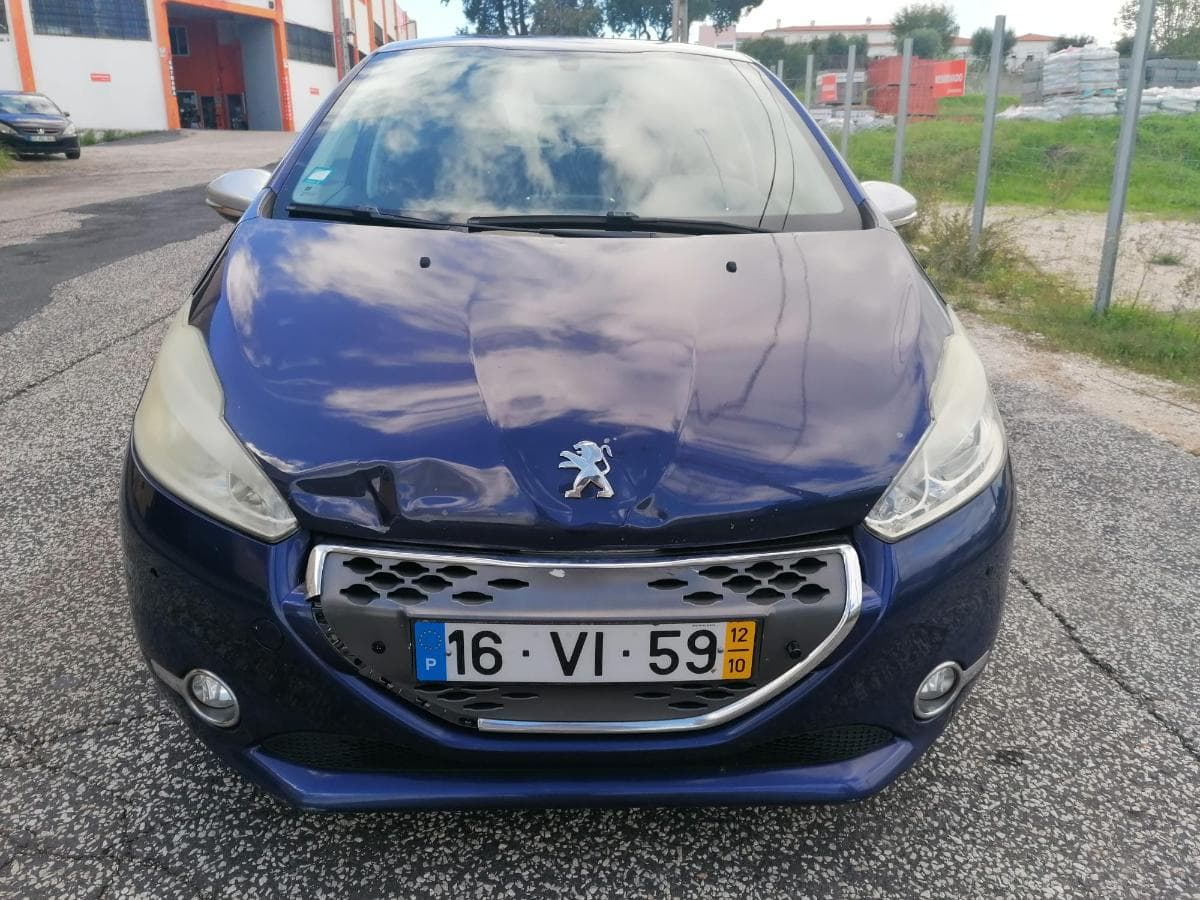 Peugeot 208 1.4HDI · Ano 2012 — imagen 2