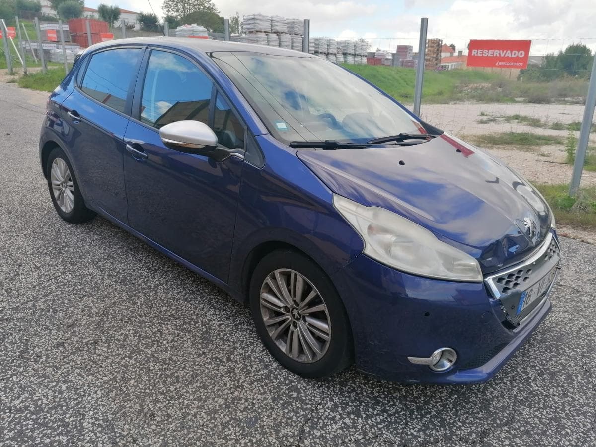 Peugeot 208 1.4HDI · Ano 2012 — imagen 3