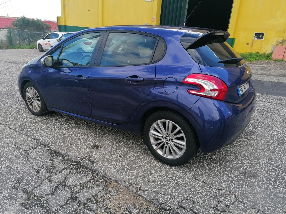 Peugeot 208 1.4HDI · Ano 2012 — imagen 4