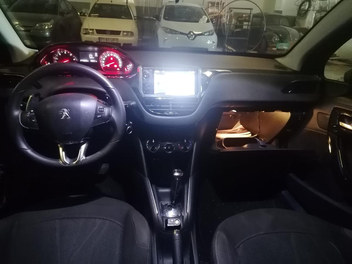 Peugeot 208 1.4HDI · Ano 2012 — imagen 14