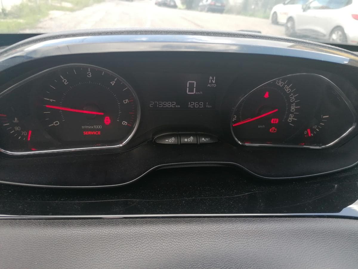 Peugeot 208 1.4HDI · Ano 2012 — imagen 15