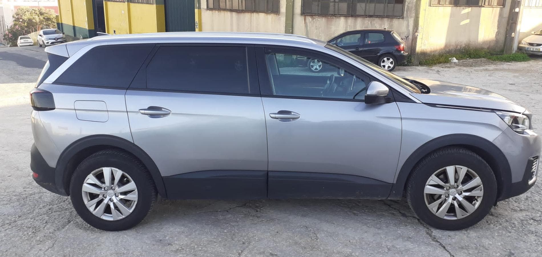 Peugeot 5008 1.6 BlueHDI · Ano 2017 — imagen 4