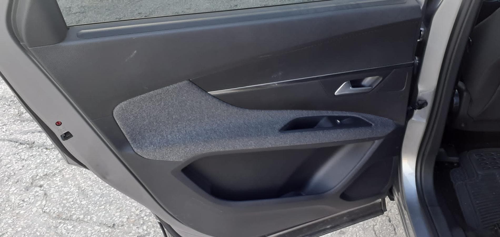 Peugeot 5008 1.6 BlueHDI · Ano 2017 — imagen 15