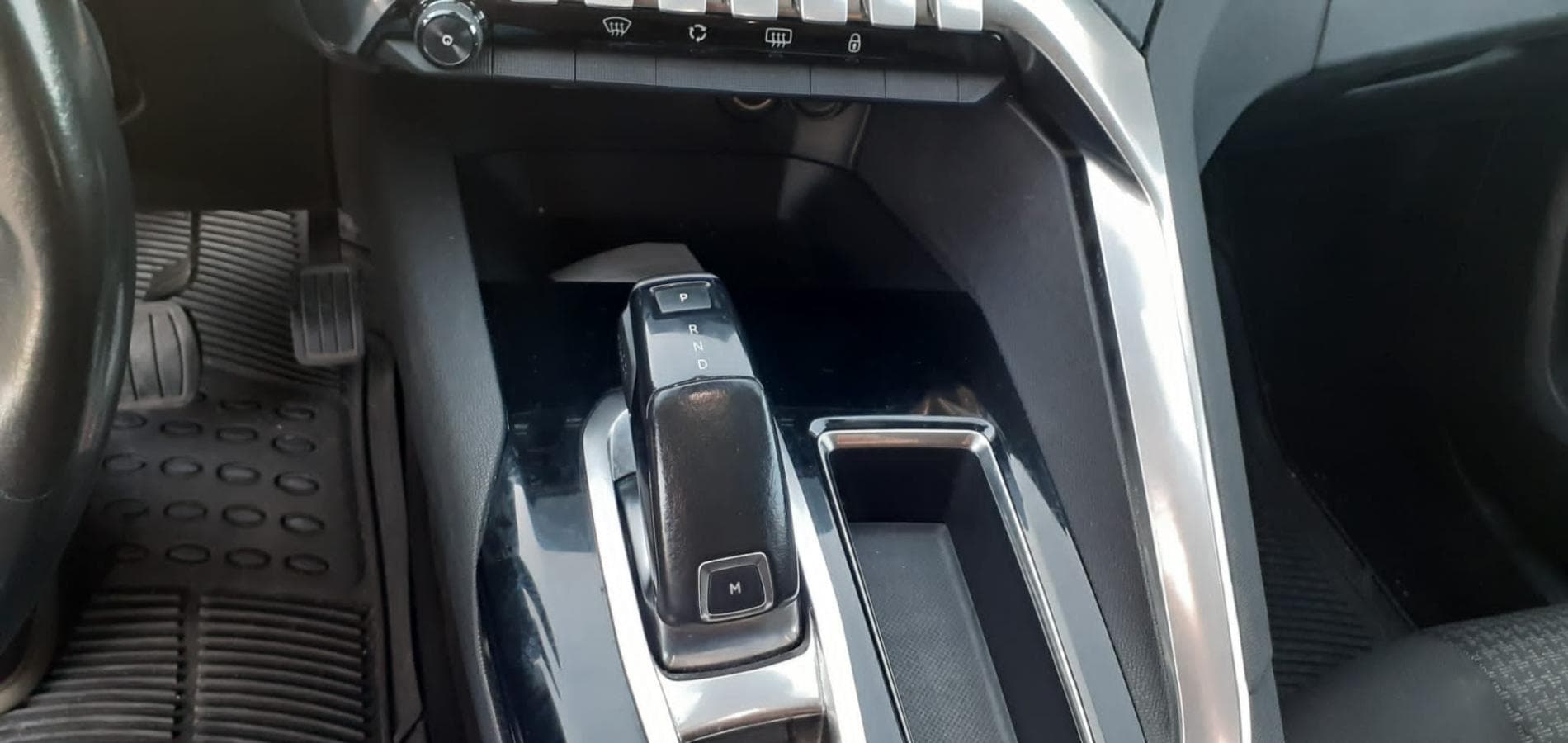 Peugeot 5008 1.6 BlueHDI · Ano 2017 — imagen 19