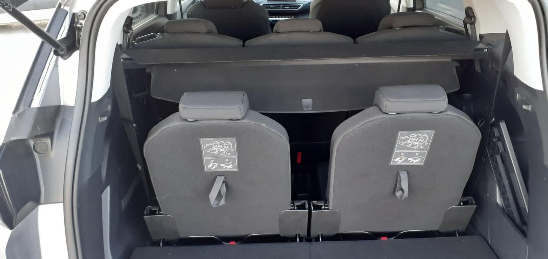 Peugeot 5008 1.6 BlueHDI · Ano 2017 — imagen 23
