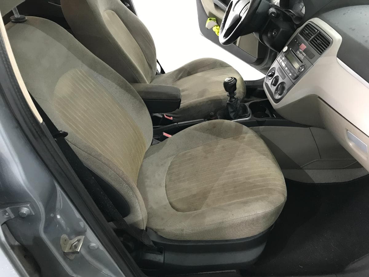 Fiat Punto 1.3D · Ano 2006 — image 24