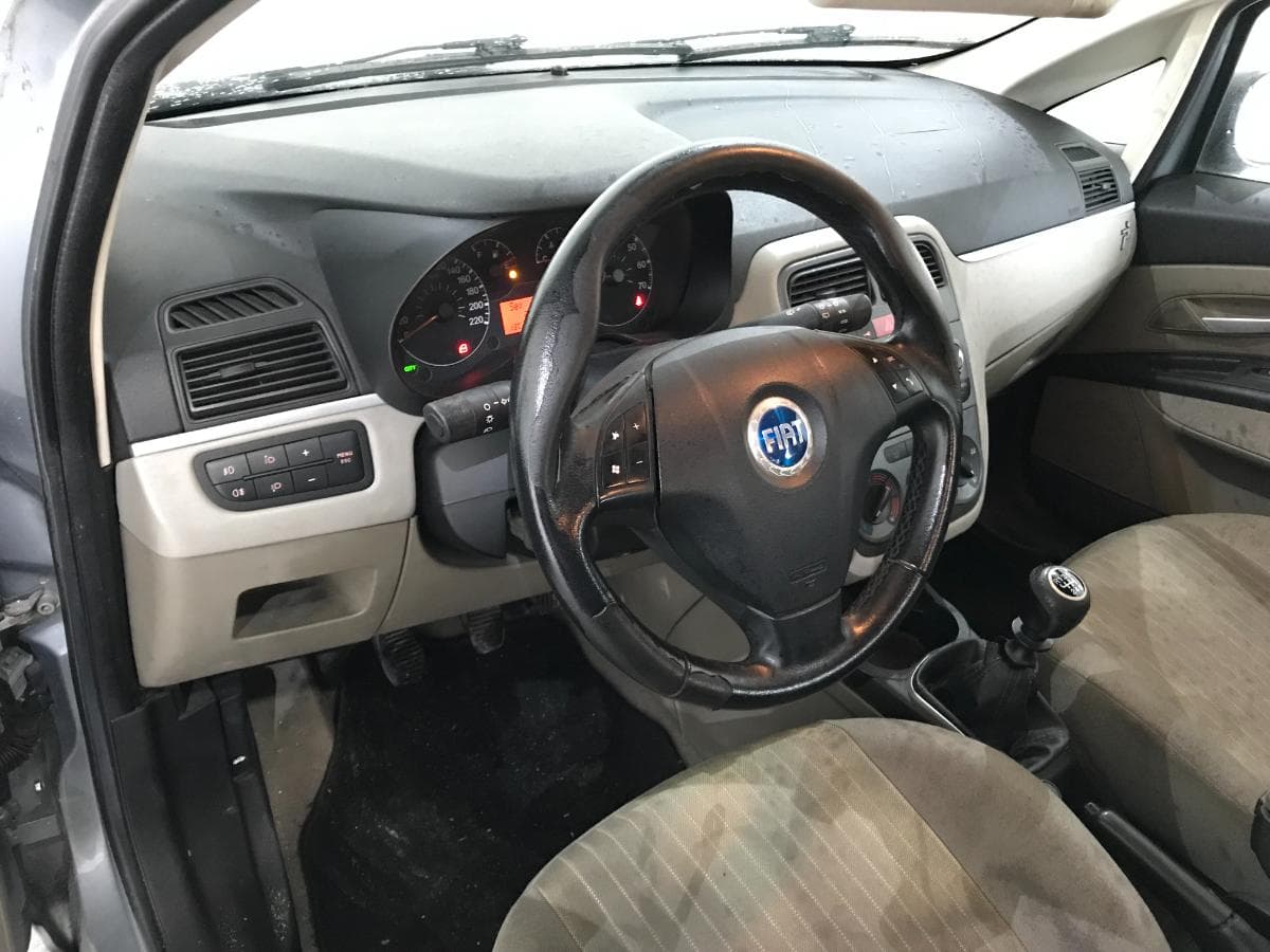 Fiat Punto 1.3D · Ano 2006 — image 28