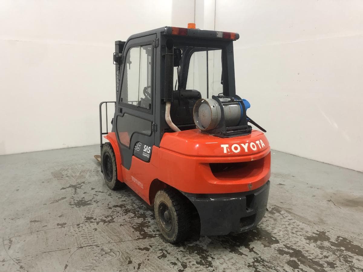 Empilhador Toyota 3000Kg · Ano 2000 — image 5