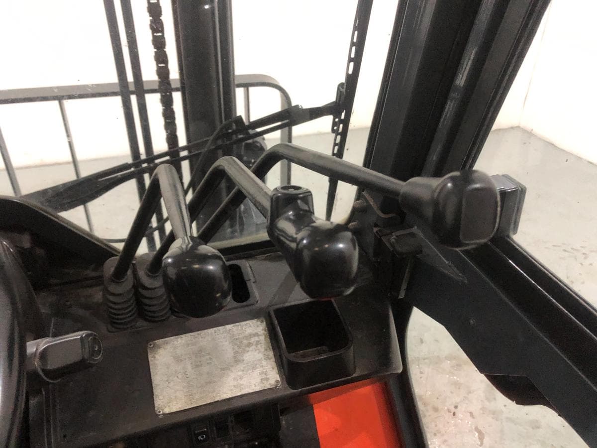 Empilhador Toyota 3000Kg · Ano 2000 — image 12