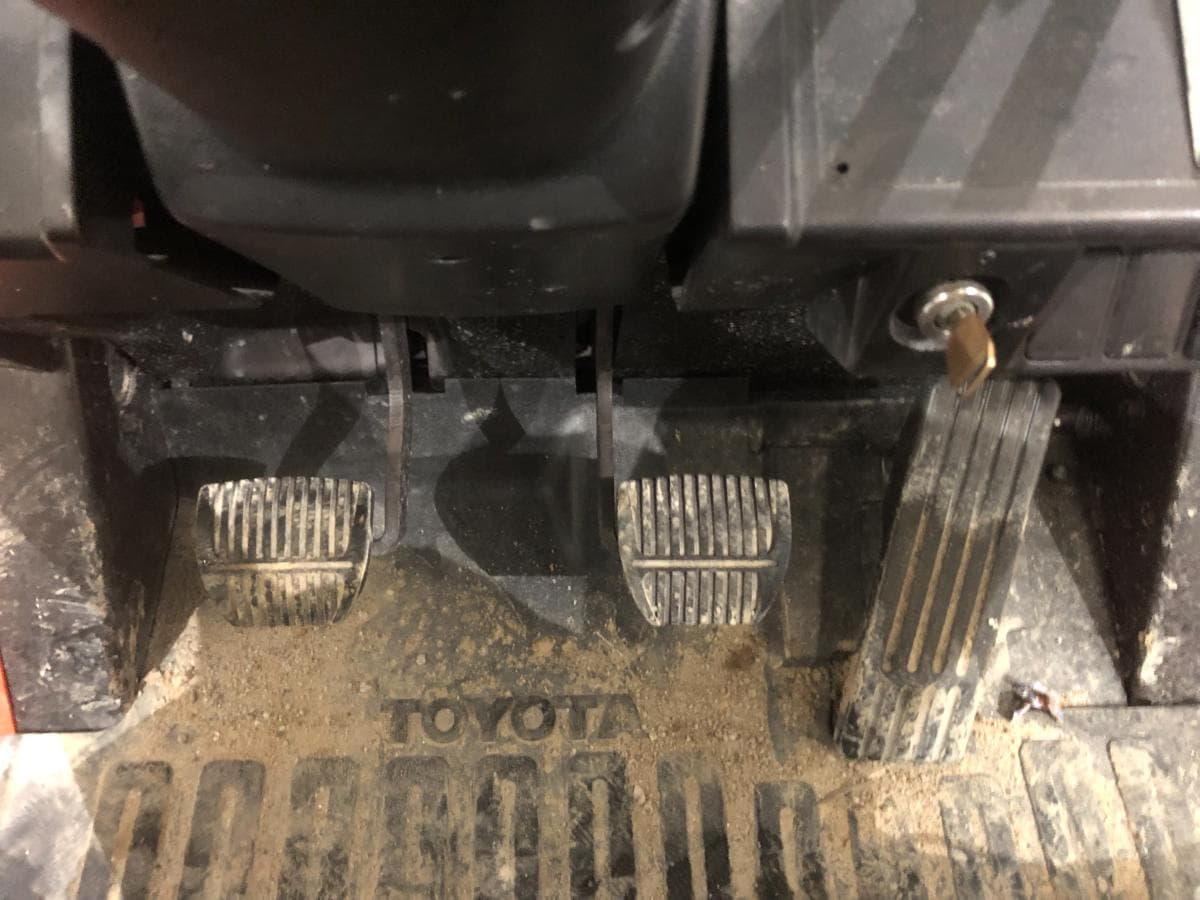Empilhador Toyota 3000Kg · Ano 2000 — image 17
