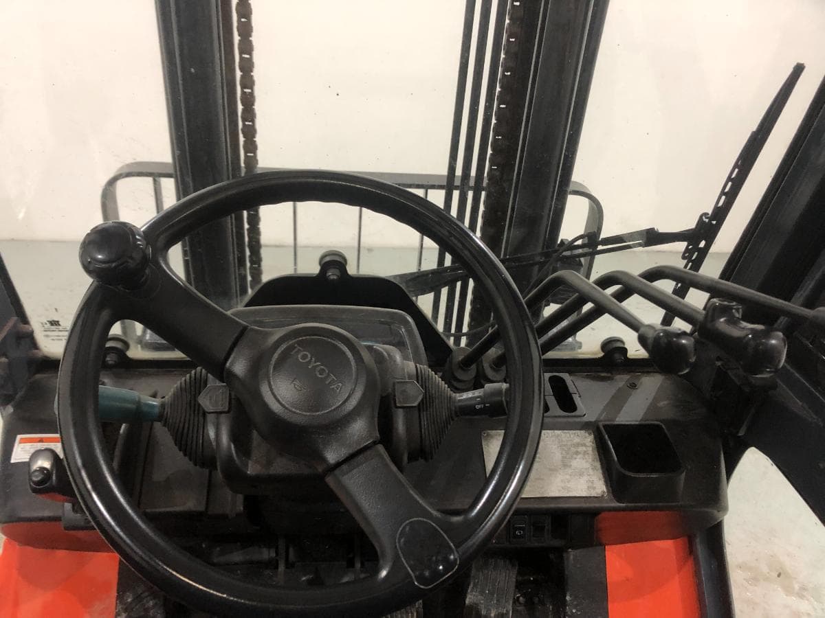 Empilhador Toyota 3000Kg · Ano 2000 — image 10
