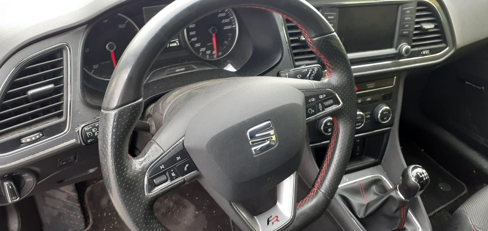 Seat Leon 2.0 TDI · Ano 2015 — imagem 13