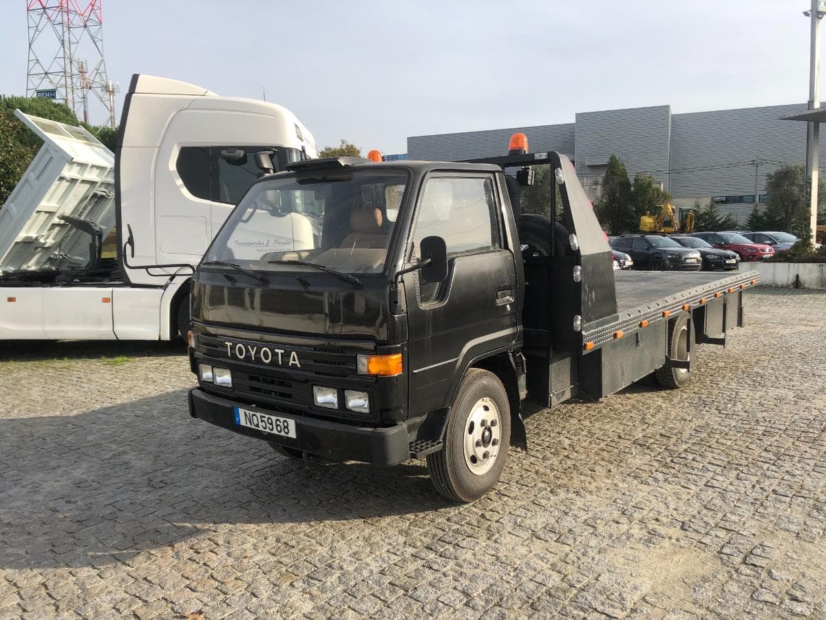 Reboque Toyota Dyna 250 · Ano 1990 — imagem 2