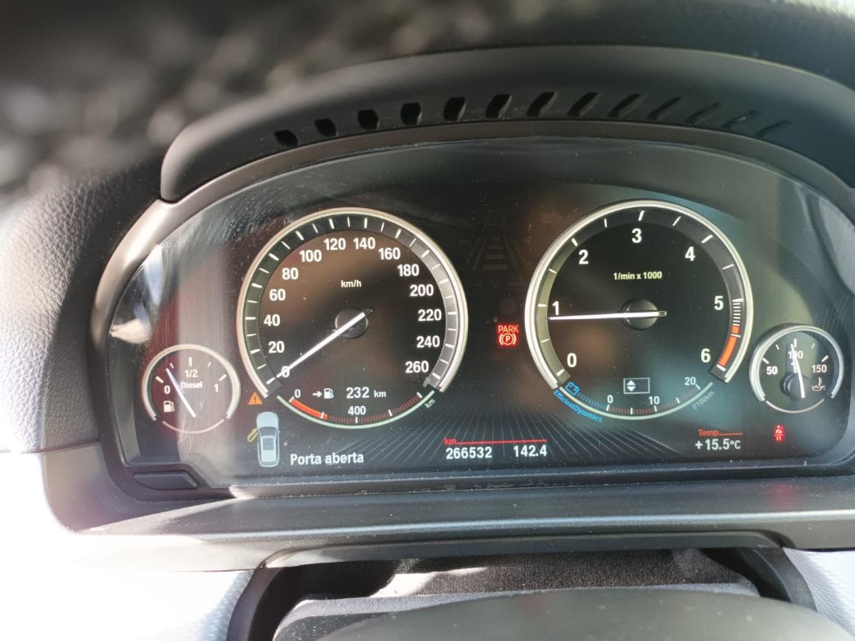 BMW 525 Full Pack M 2.0D Bi Turbo · Ano 2014 — imagem 17