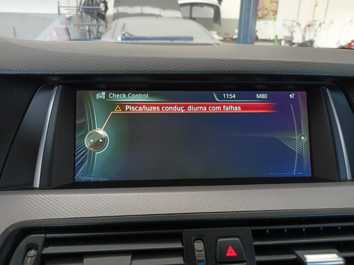 BMW 525 Full Pack M 2.0D Bi Turbo · Ano 2014 — imagem 18