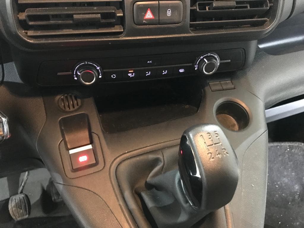 Peugeot Partner 1.5 HDI · Ano 2021 — imagen 28