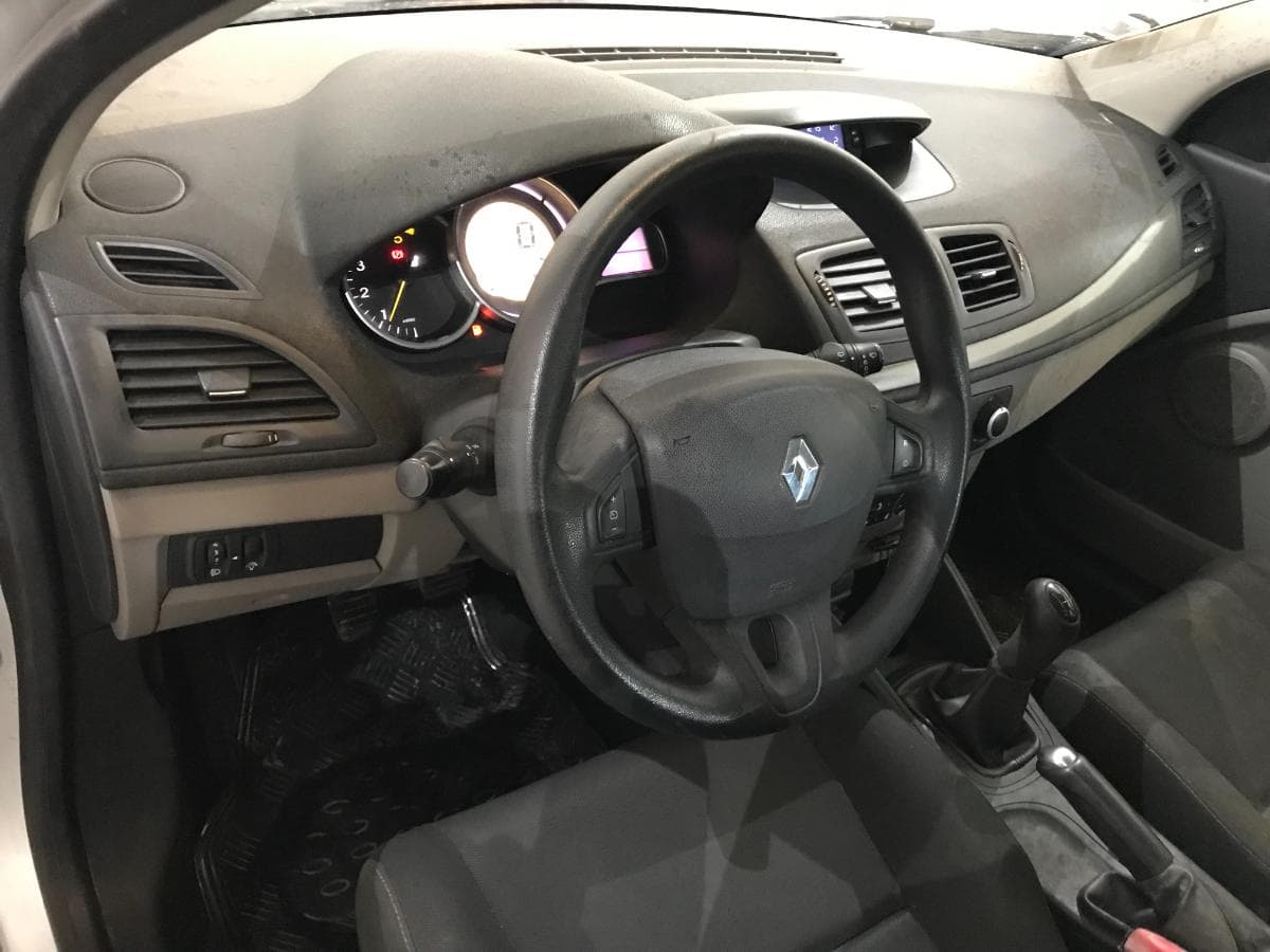 Renault Mégane 1.5DCI · Ano 2011 — imagen 35