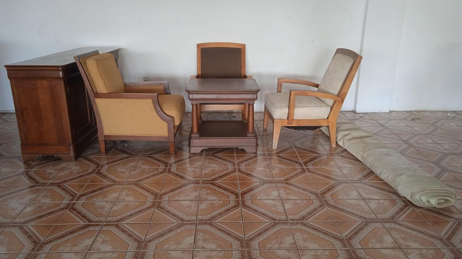 Mobiliario de hogar · — imagen 1