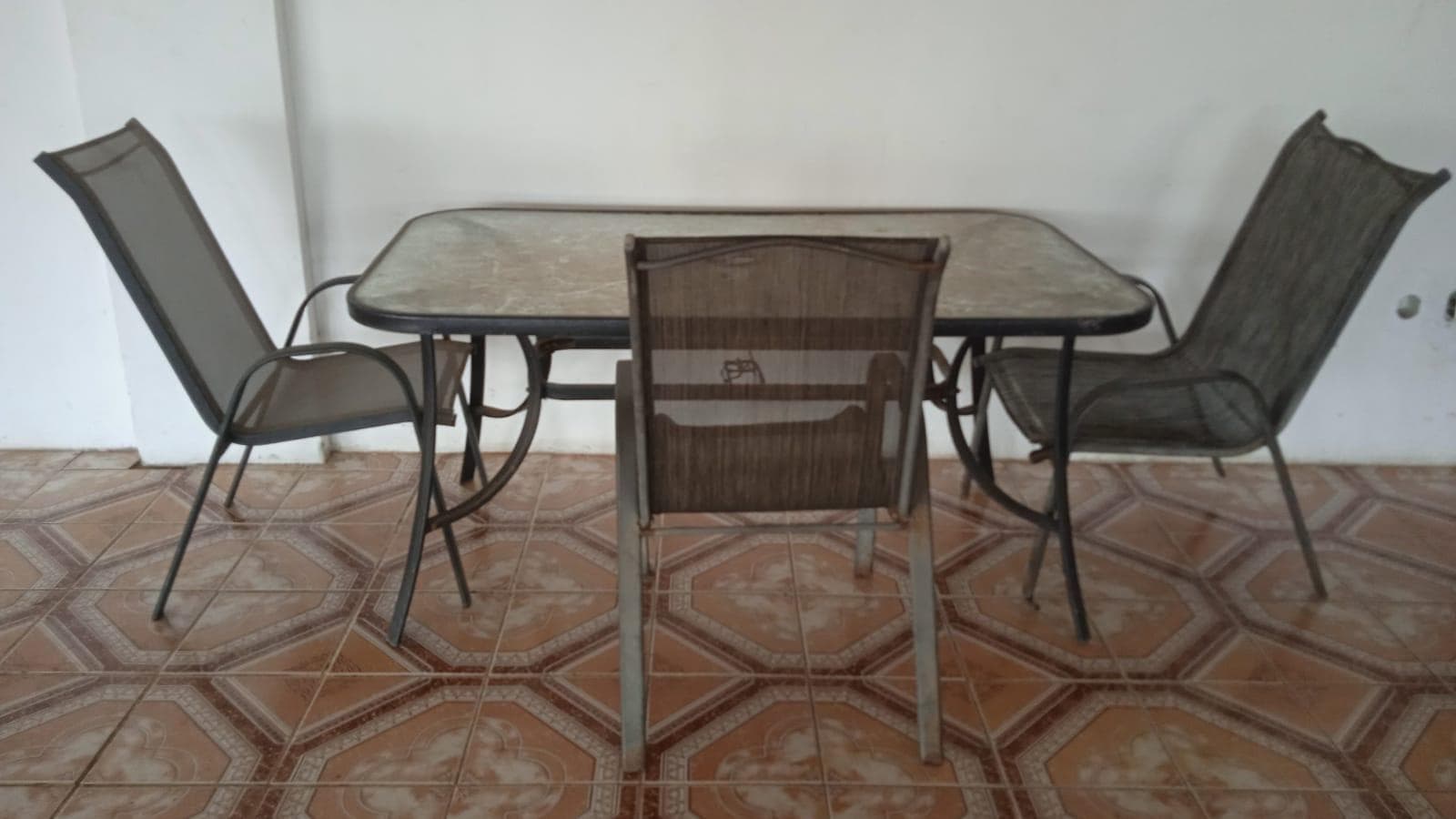 Mobilier de maison · — image 1