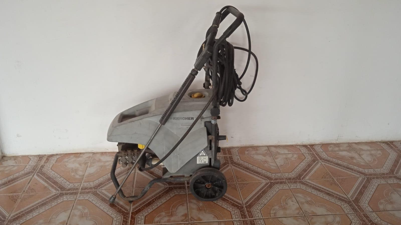 máquina de pressão de água   ·