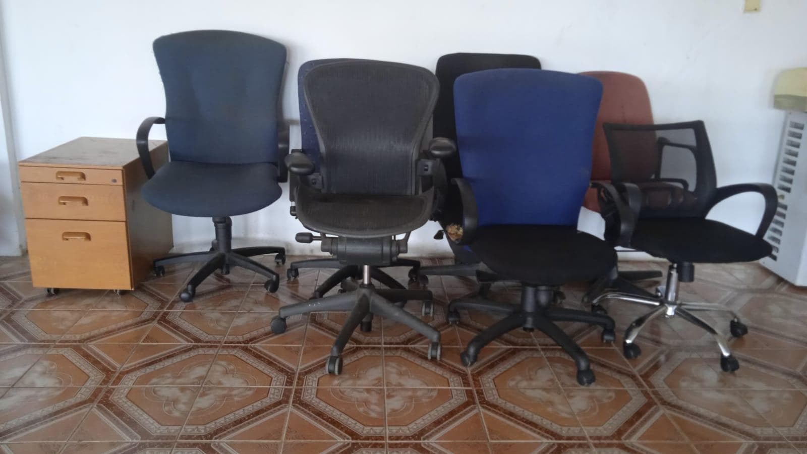Office furniture · — image 1