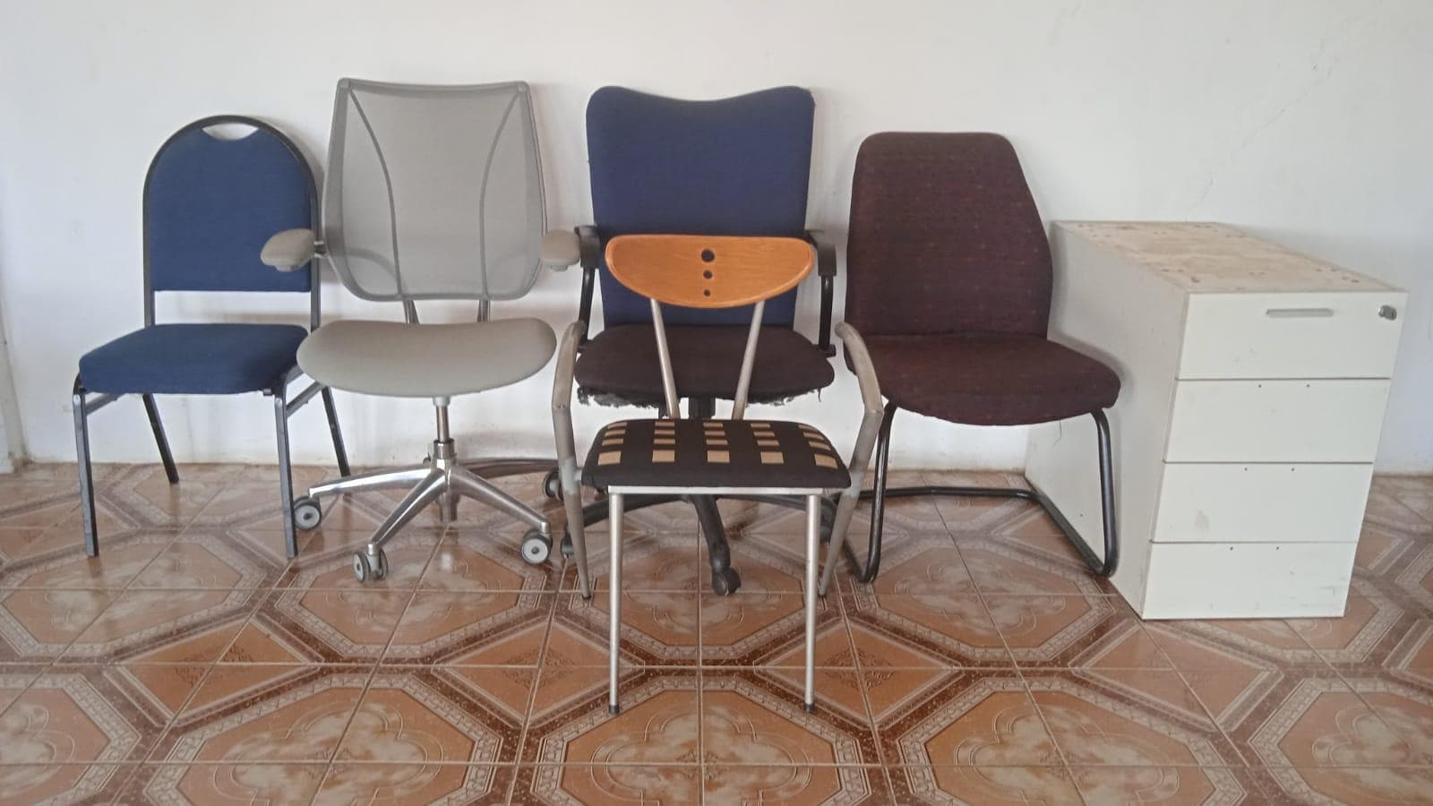 Mobiliário de escritório · — imagem 1