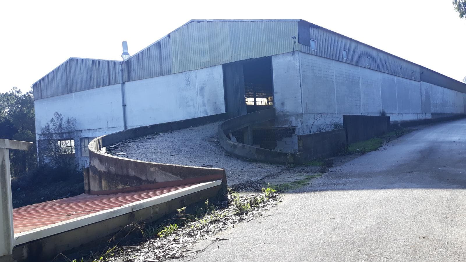 Armazéns + Lote para Construção + Terrenos · Ourém — imagem 3
