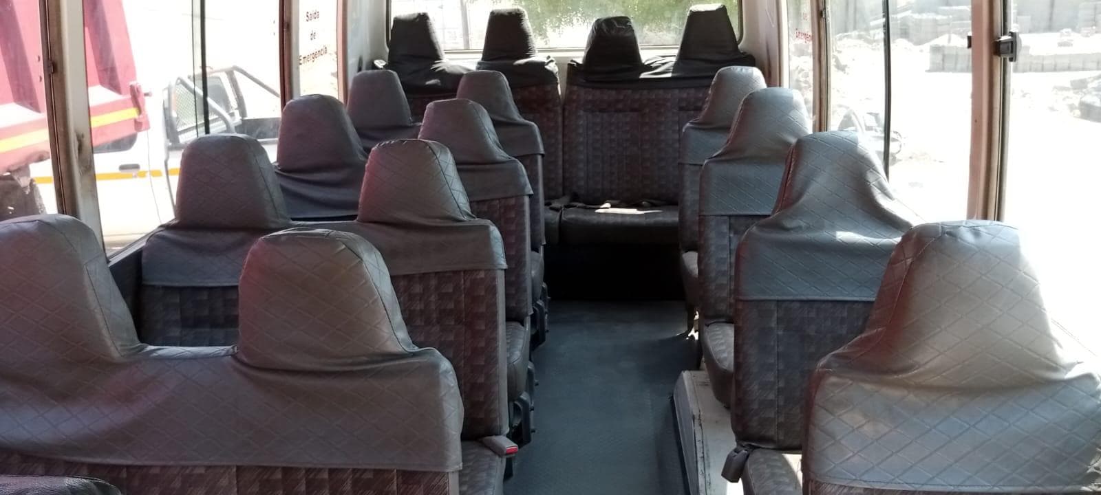 Autocarro Nissan Civilian · — imagen 3