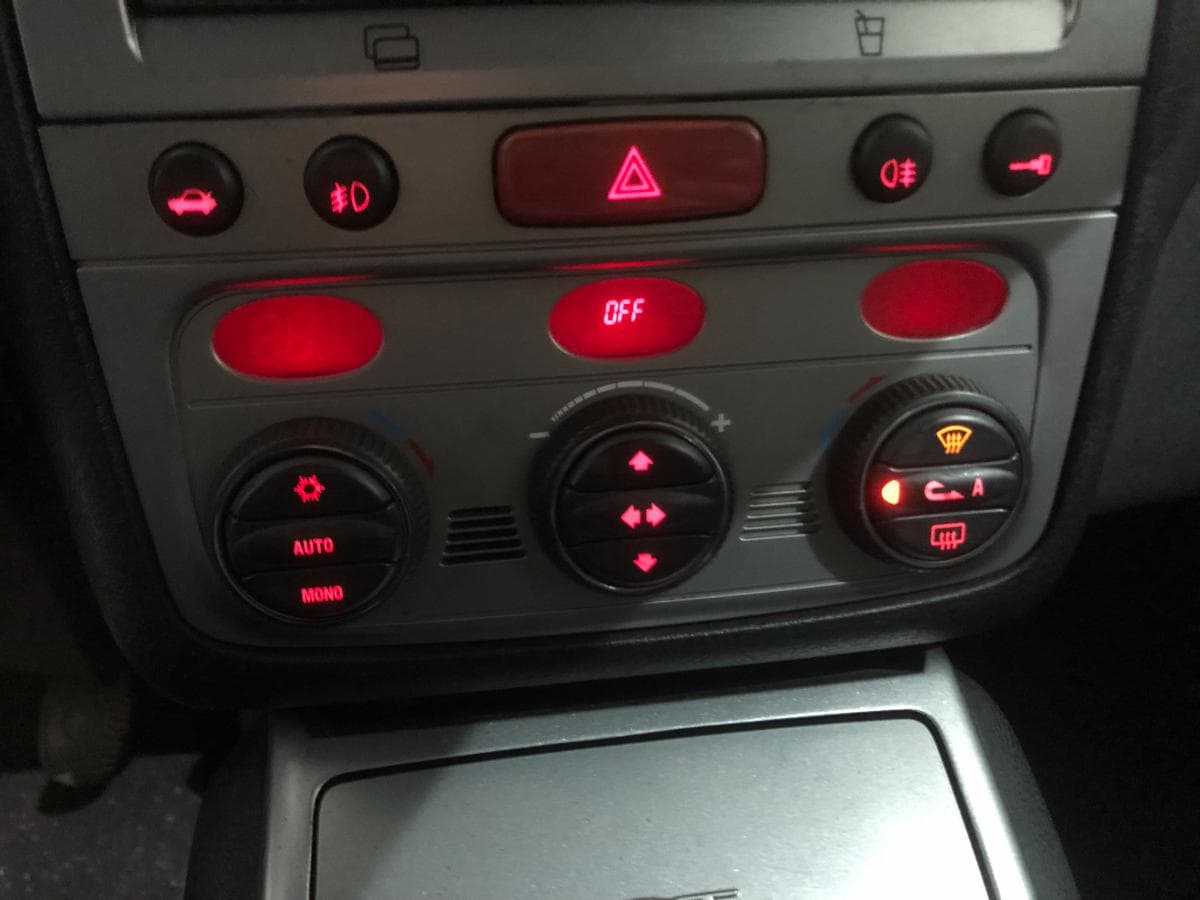 Alfa Romeo 1.9 JTD · Ano 2005 — imagem 26