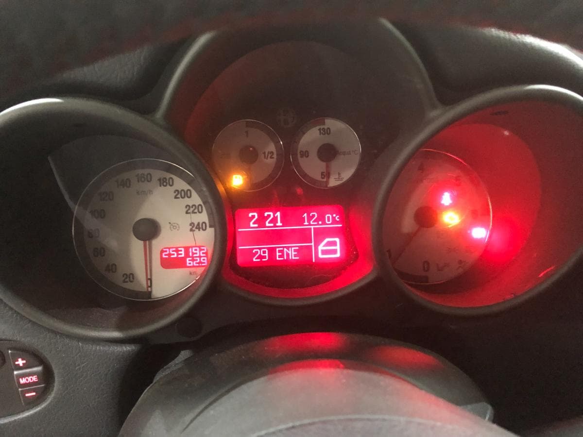 Alfa Romeo 1.9 JTD · Ano 2005 — imagem 32