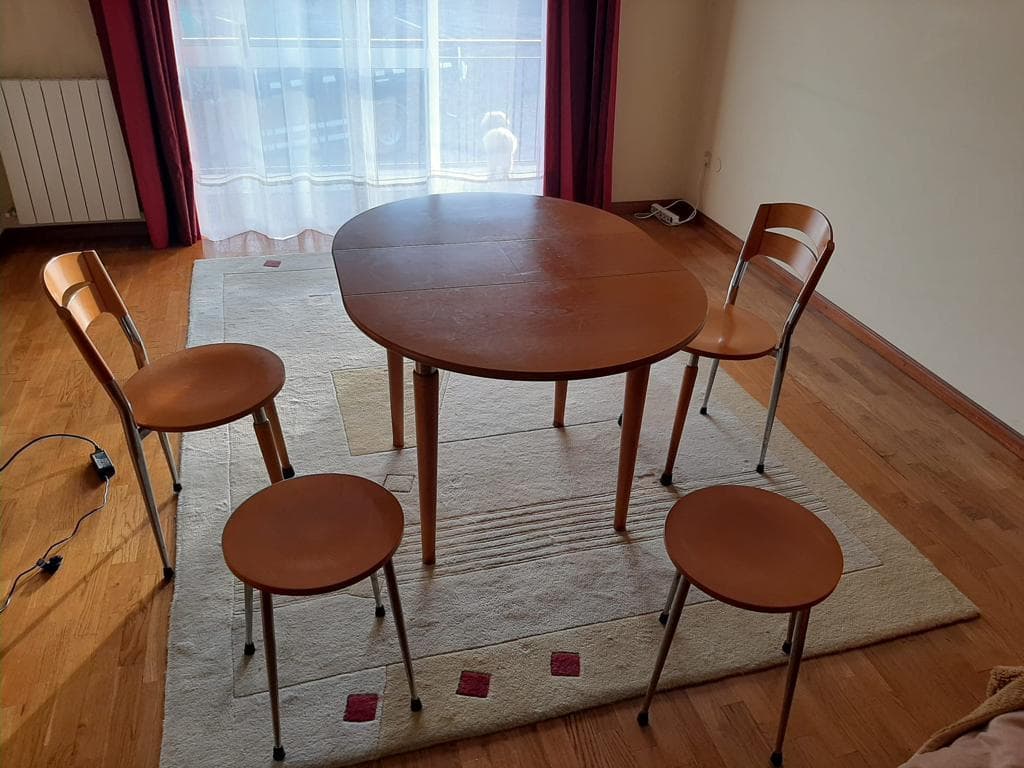 Mesa · Cadeiras