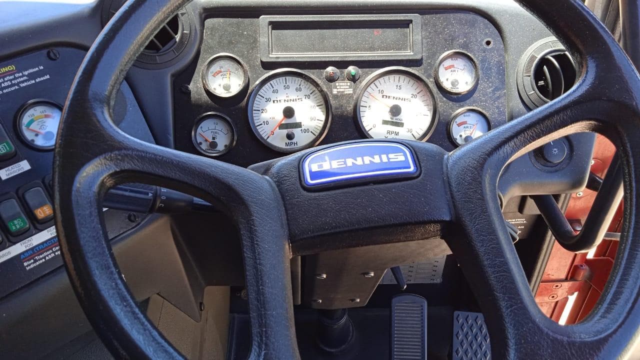 Autotanque Dennis Sabre · — image 12